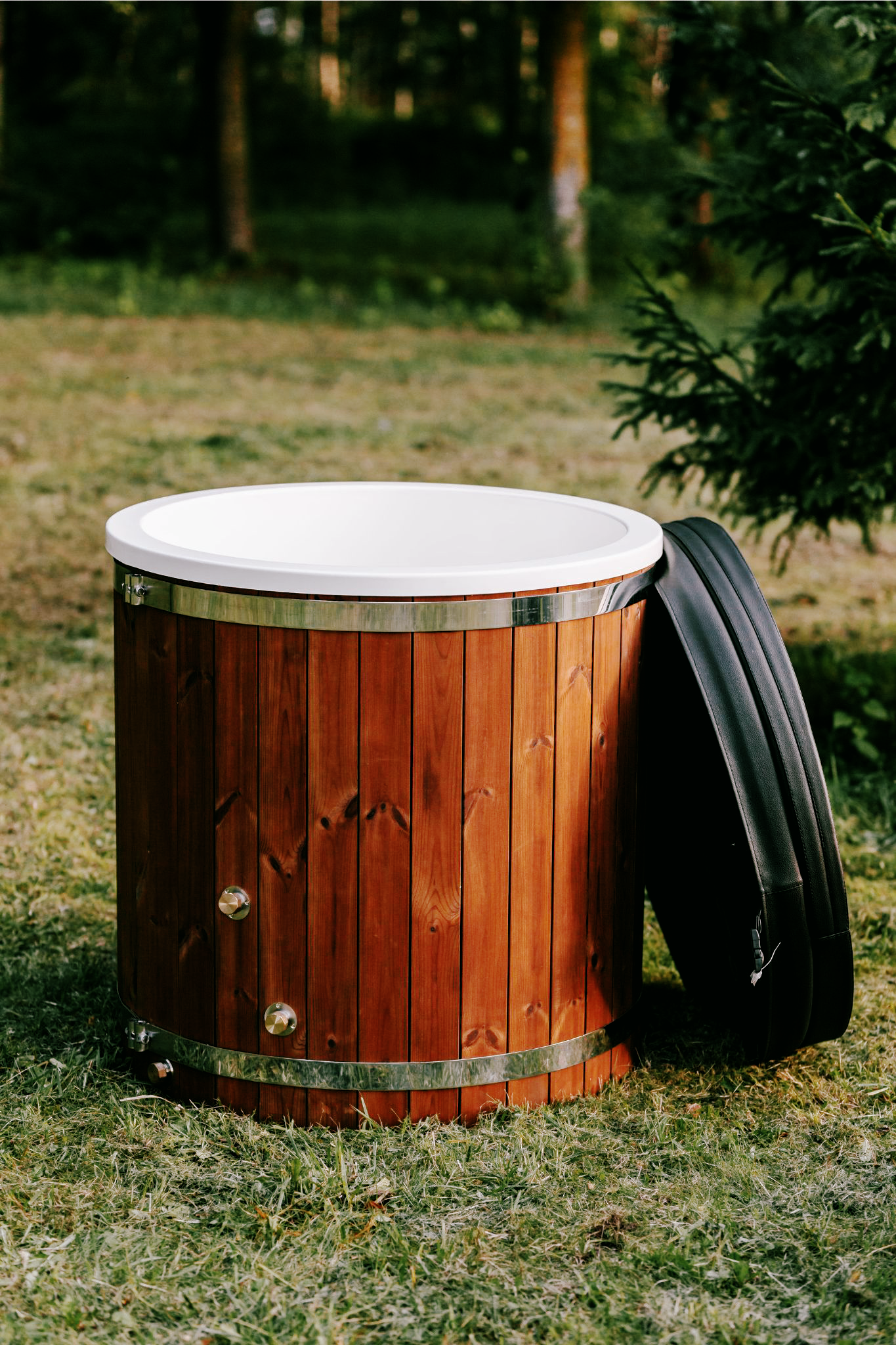 Wooden hot tub 